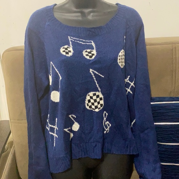 sweater size xs and s in excellent condition - Picture 5 of 8